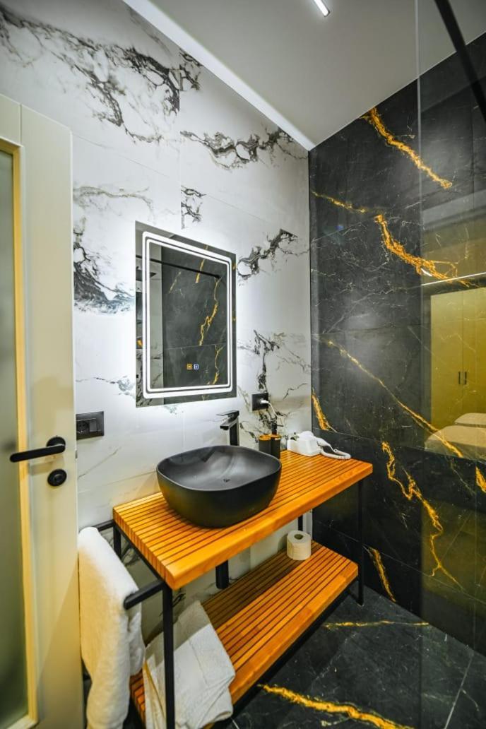 Mon Ami Boutique Hotel Shkodër Dış mekan fotoğraf